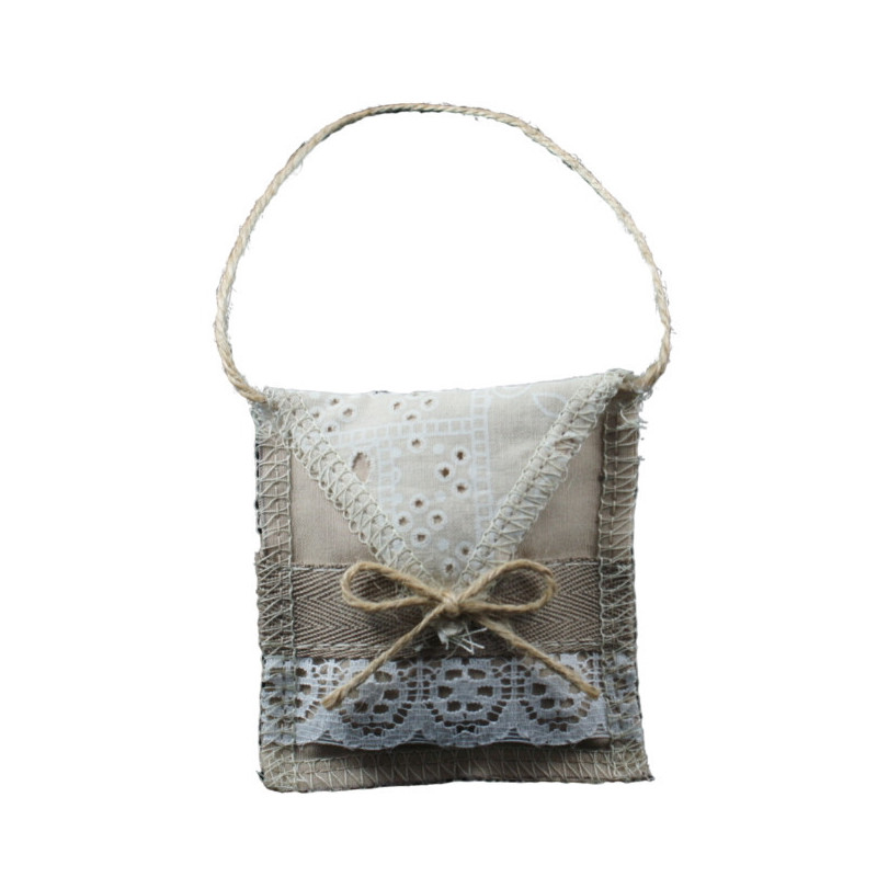 Quadratische Tasche aus ecrufarbenem Stoff